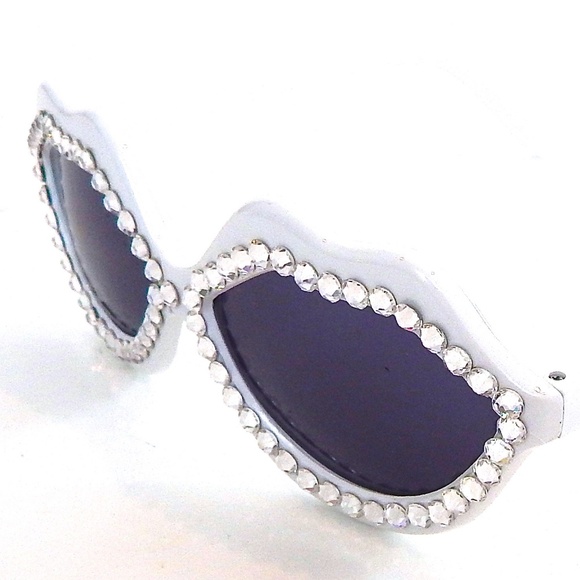 MOONDUST WHITE HOT LIPS SUNGLASSES NEW